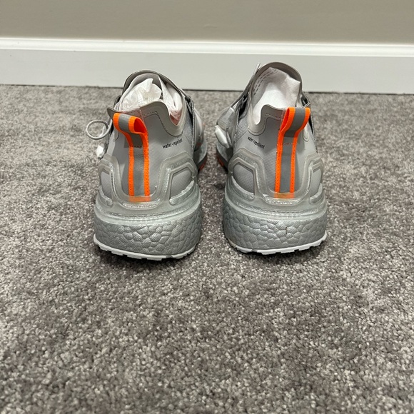 Size 9.5 - adidas UltraBoost Winter.Rdy Grey Signal Orange - Picture 3 of 6